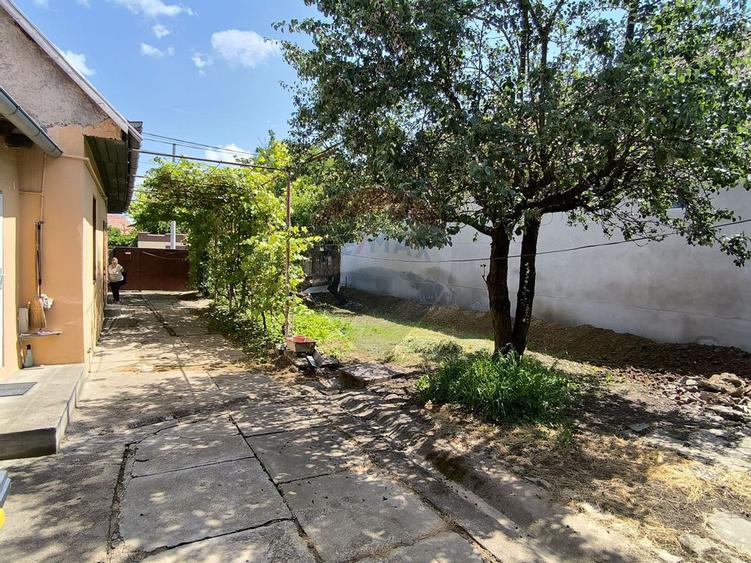 Casă cu 2 camere cu Canalizare în Central