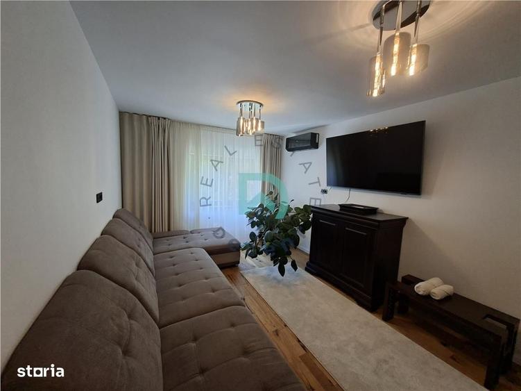 Apartament cu 3 camere decomandat în Răcădău