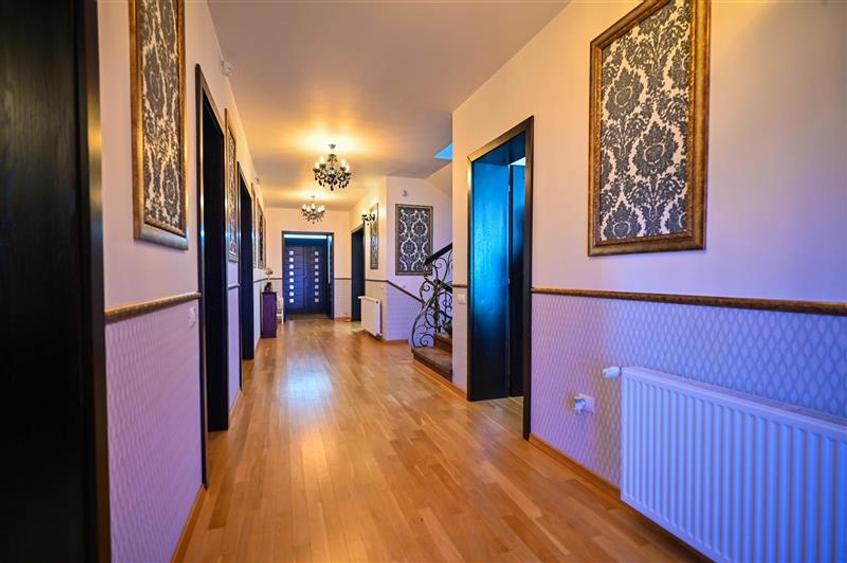 Casă individuală cu 5 camere cu Teren 965 Mp în Exterior Est
