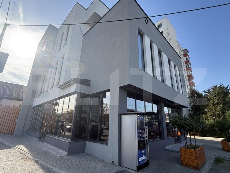 Spațiu comercial, de 192 mp, în Micro 6