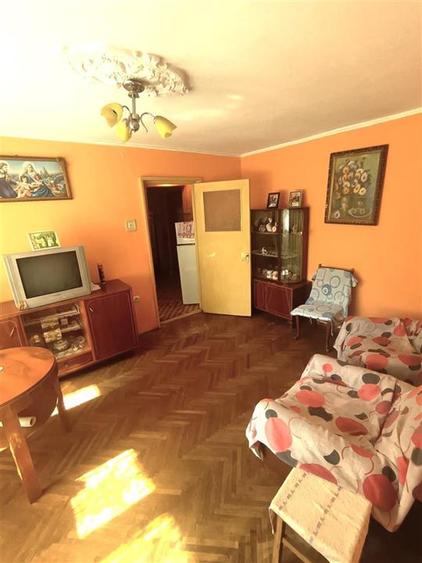 Apartament cu 3 camere semidecomandat în Viziru 1