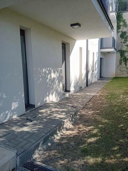Apartament cu 3 camere semidecomandat în Gruia