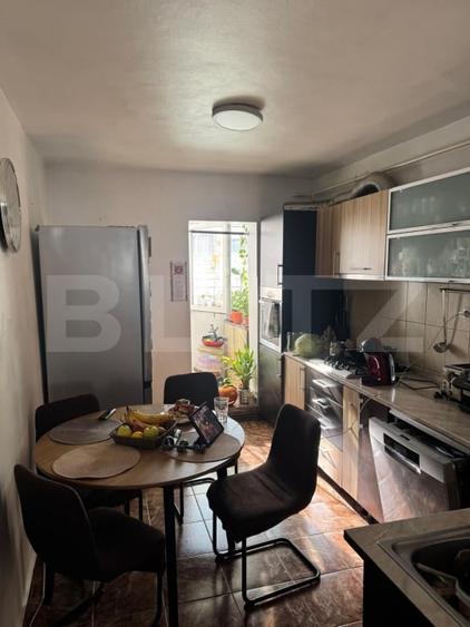 Apartament cu 3 camere decomandat, mobilat în Dacia