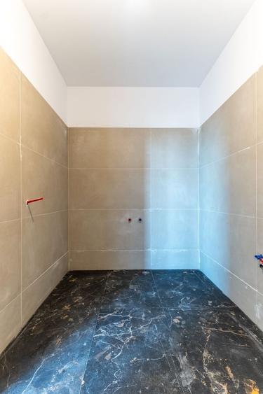 Apartament cu 4 camere semidecomandat în Metalurgiei