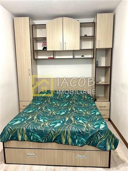 Apartament cu 3 camere semidecomandat în Milcov