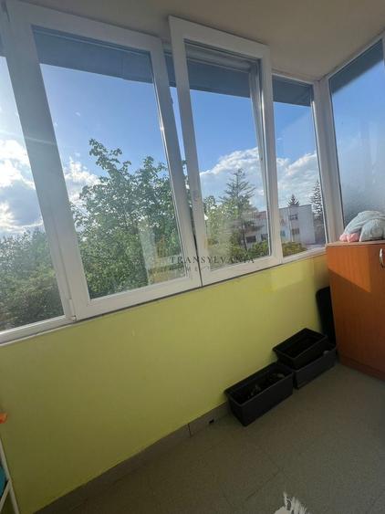 Apartament cu 3 camere decomandat, mobilat în Valea Aurie