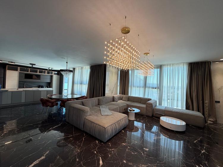 Apartament cu 5 camere decomandat în Domenii
