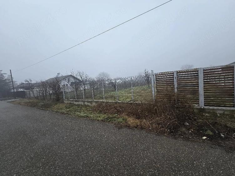 Teren de 974 mp, în Vânători