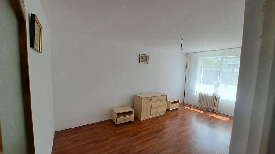 Apartament cu 3 camere decomandat în Crângași