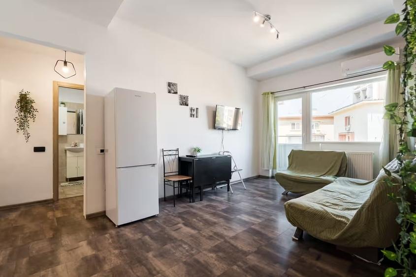 Apartament cu 3 camere decomandat, mobilat în P-ța Unirii