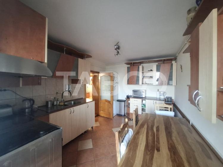 Apartament cu 5 camere decomandat, mobilat în Mihai Viteazul