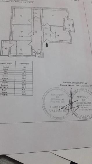 Apartament cu 4 camere decomandat în 1 Decembrie