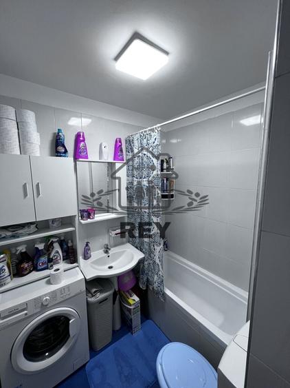 Apartament cu 3 camere semidecomandat în Turnișor