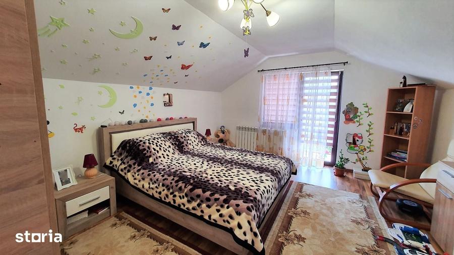 Casă cu 8 camere cu Teren 430 Mp în Valea Aurie