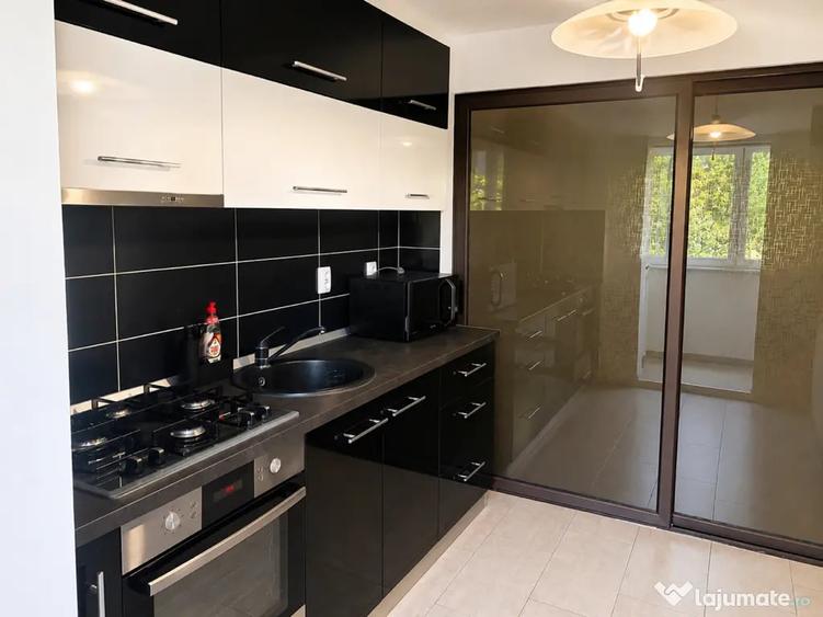 Apartament cu 3 camere decomandat în Calarași 4