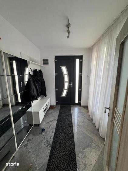 Casă cu 7 camere cu Teren 670 Mp în Recea