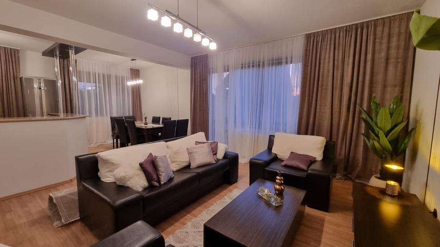 Apartament cu 3 camere decomandat în Central