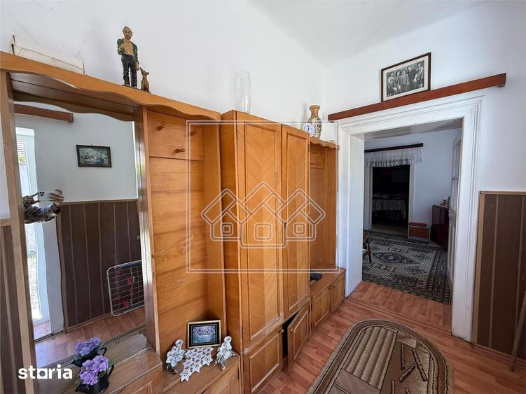 Casă cu 4 camere cu Teren 1418 Mp în Șeica Mare