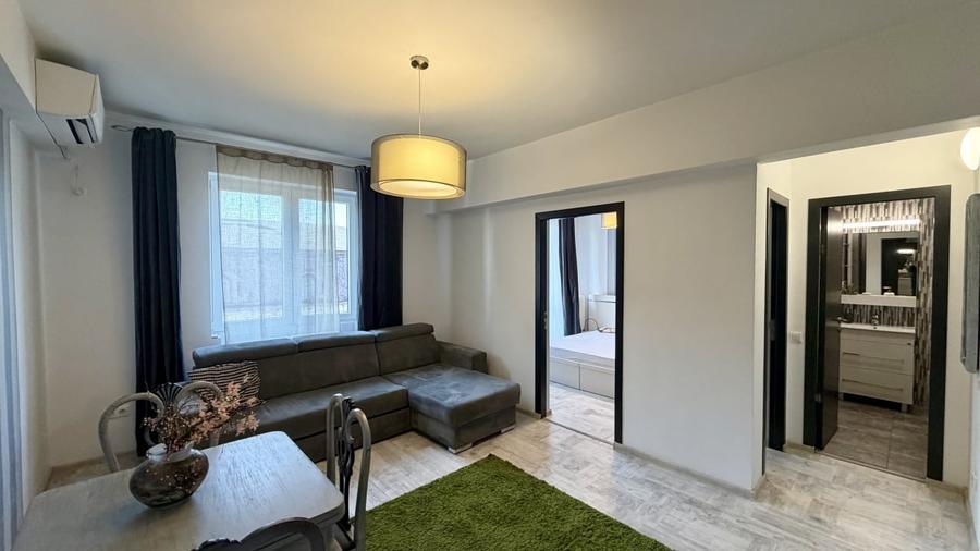 Apartament cu 2 camere semidecomandat în Universitate