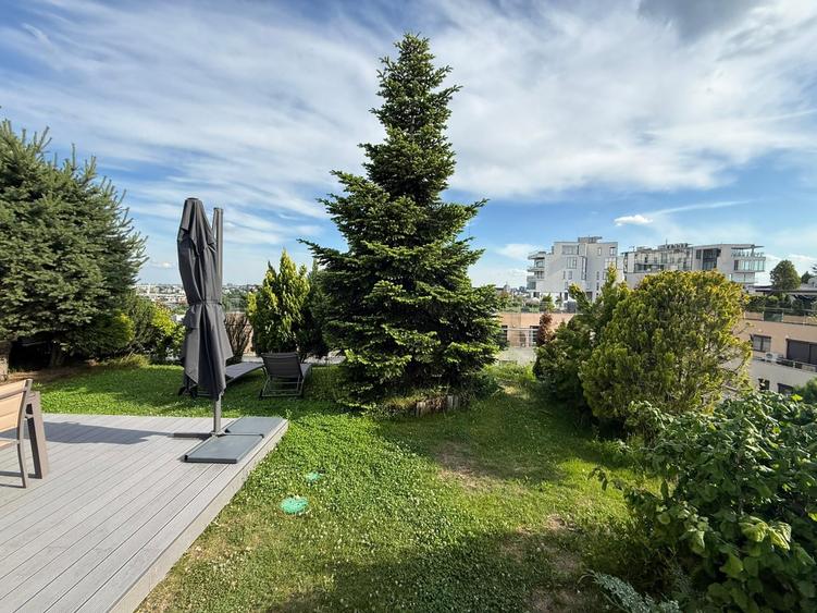 Penthouse cu 4 camere decomandat, mobilat în Herăstrău