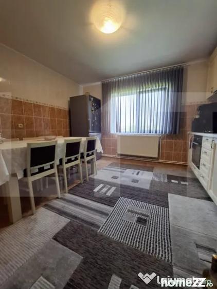 Casă cu 7 camere cu Teren 4600 Mp în Central