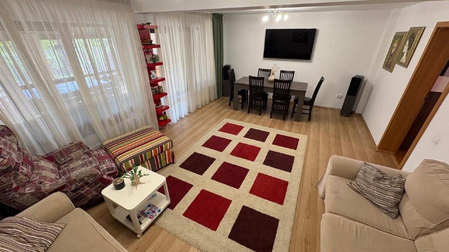 Casă individuală cu 5 camere cu Canalizare în Central