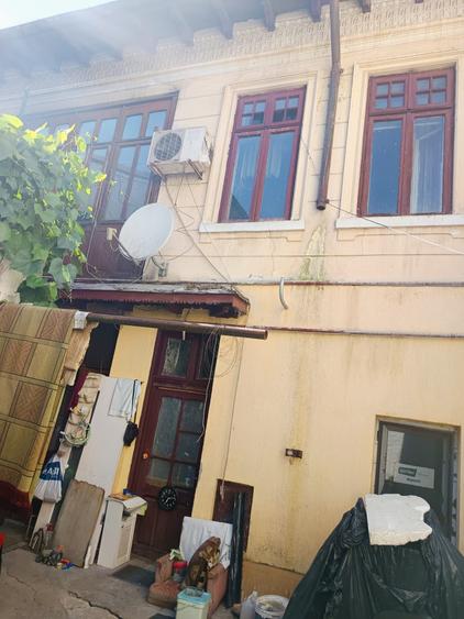 Casă cu 5 camere cu Teren 216 Mp în Banu Manta