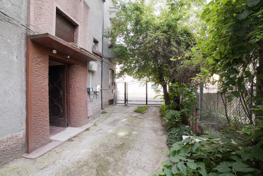 Apartament cu 2 camere semidecomandat în P-ța Unirii