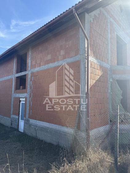 Casă individuală cu 4 camere cu Canalizare în Sânandrei