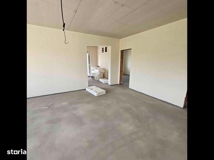 Casă cu 4 camere în Cheriu