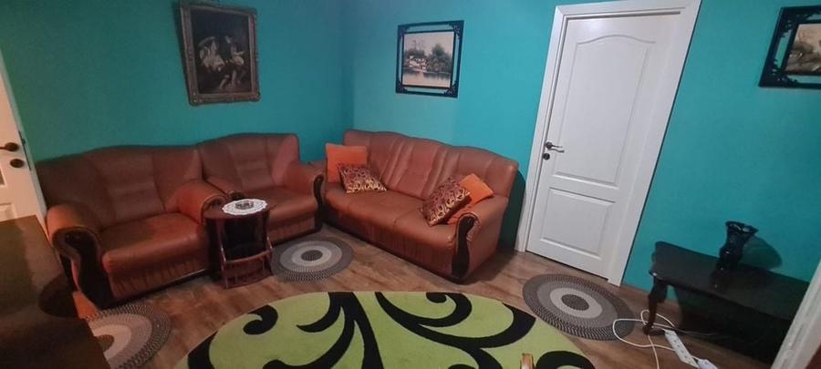 Apartament cu 3 camere semidecomandat în Km 4