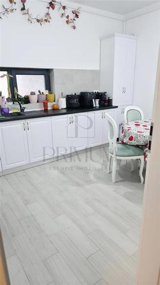 Apartament cu 4 camere decomandat, mobilat în Dumbrăvița