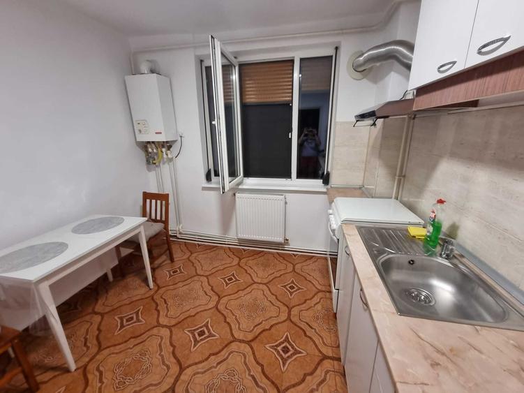 Apartament cu 2 camere semidecomandat în Hipodrom