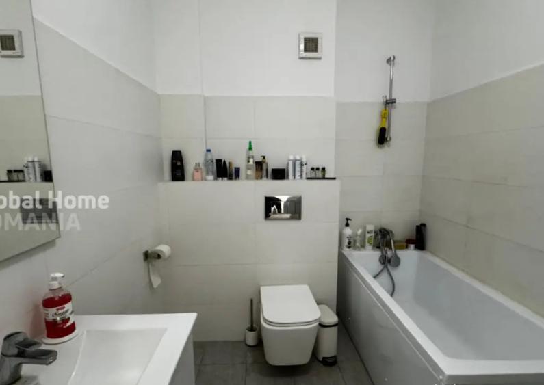 Apartament cu 4 camere decomandat, mobilat în Central