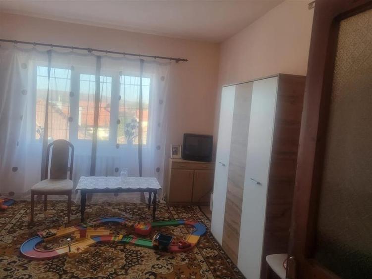 Casă individuală cu 4 camere cu Canalizare în Central
