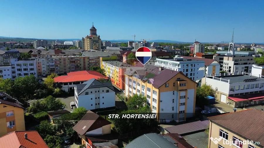 Apartament cu 7 camere decomandat în Central