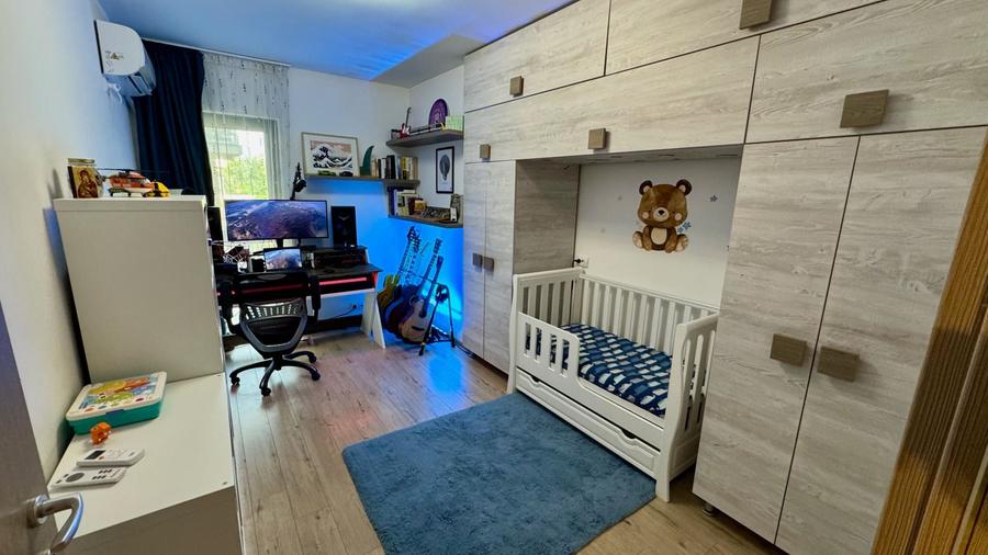 Apartament cu 3 camere decomandat în Drumul Taberei
