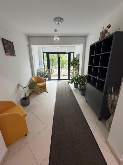 Apartament cu 2 camere circular, mobilat în Est