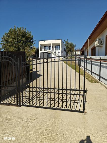 Casă cu 4 camere cu Teren 1027 Mp în Miroslava