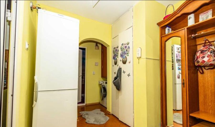 Apartament cu 2 camere decomandat în Poarta 6
