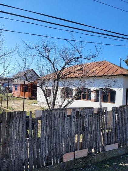 Casă individuală cu 5 camere cu Canalizare în Cartojani