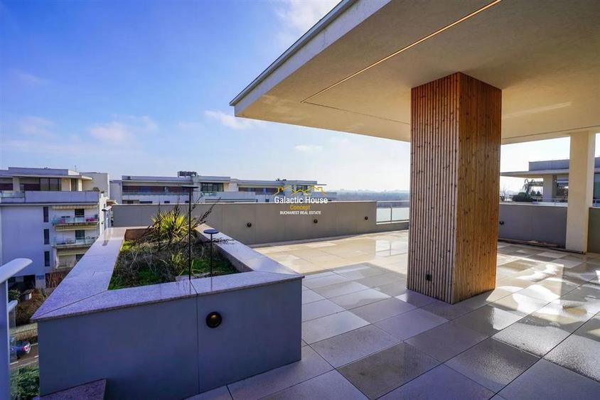 Penthouse cu 5 camere decomandat în Băneasa