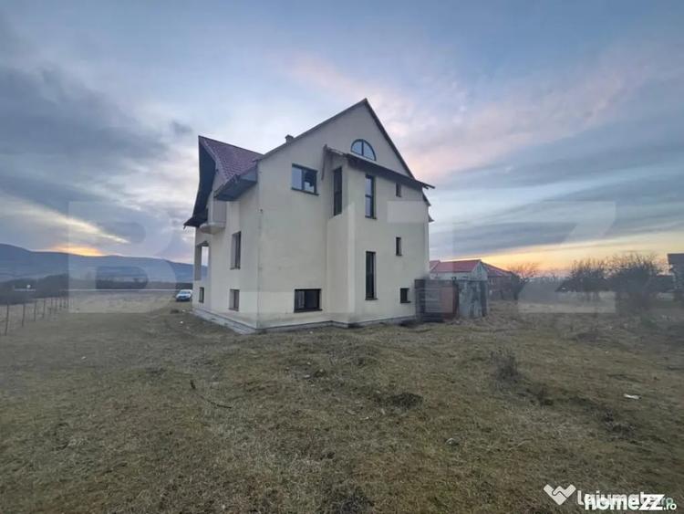 Casa de vanzare, cu 5 camere, 460 mp+teren 5800 mp, 10 km de - 11
