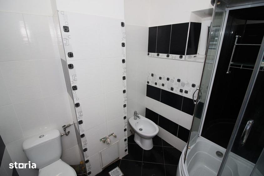 Apartament cu 3 camere decomandat în Est