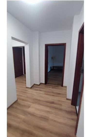 Apartament cu 3 camere decomandat în Vitan