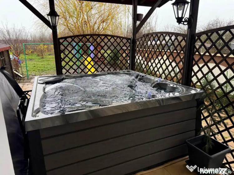 Casă cu 5 camere cu Teren 4500 Mp în Bătești