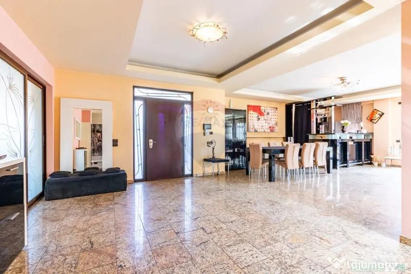 Casă cu 7 camere cu Teren 745 Mp în Corbeanca