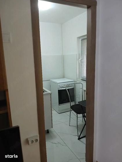 Garsoniera zona girocului Etaj 1 Pret 200 euro - 3