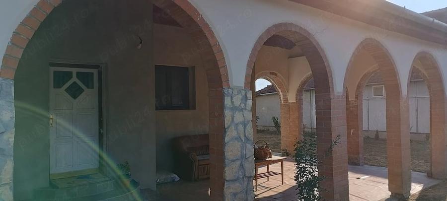 Casă cu 3 camere cu Teren 1800 Mp în Central