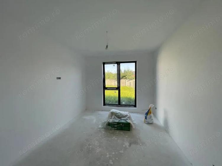 Casă cu 6 camere cu Teren 420 Mp în Ghiroda